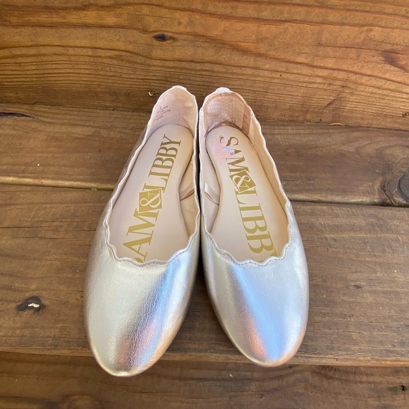 NWOT. Sam & Libby ballet flats women’s size 6 creamy silver - Picture 2 of 6
